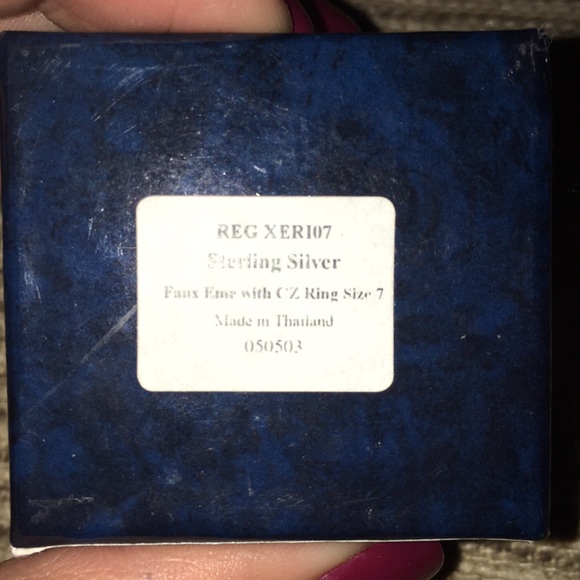 Faux emerald sterling silver ring - Picture 2 of 2